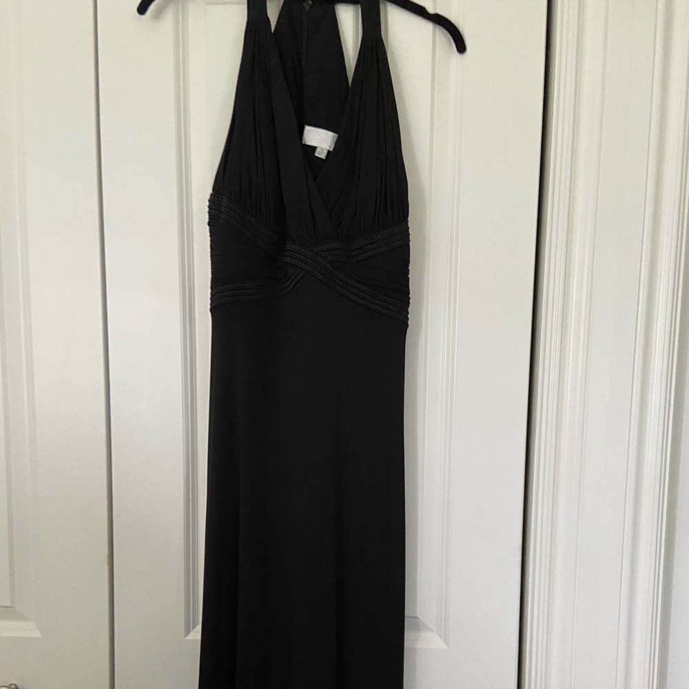 Gorgeous black jersey Badgley Mischka long gown. Very flattering.